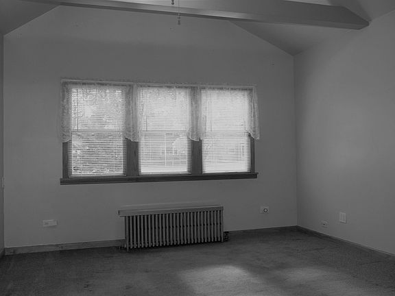 3rd image of 2700 W 99th St