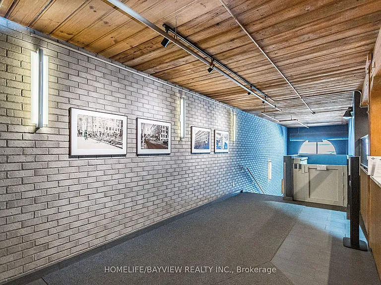 993 Queen St W #203 — Photo 3