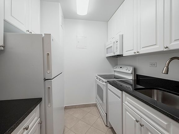 4th image of 211 W 56th St #E20