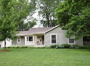 910 Gamon Rd, Wheaton, IL 60189