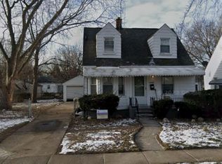 18564 Elkhart St, Harper Woods, MI 48225