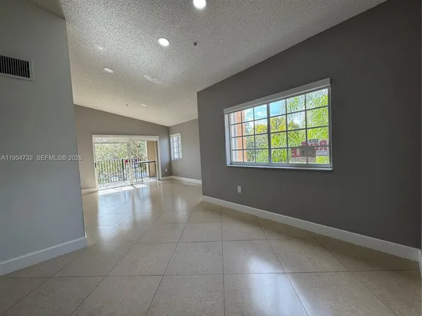 2133 Renaissance Blvd APT 307, Hollywood, FL 33025