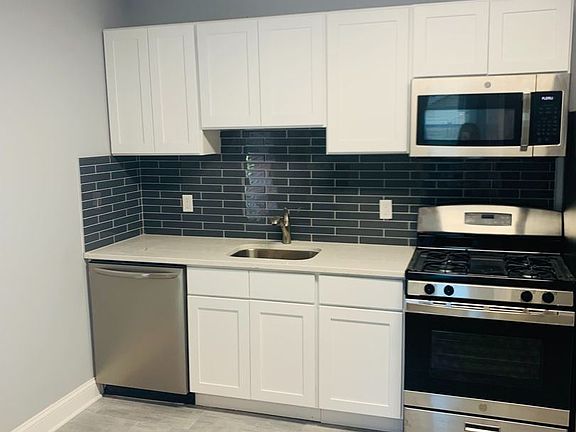 2nd image of 24 Vine St Floor 1