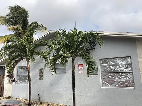 716 SW 16th Ave Photo 1