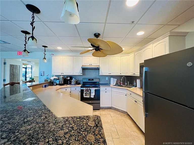 10600 S Ocean Dr #701 — Photo 74