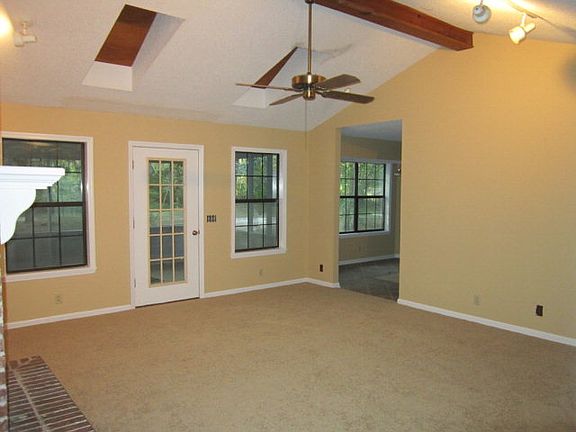 2nd image of 118 Mackay Dr