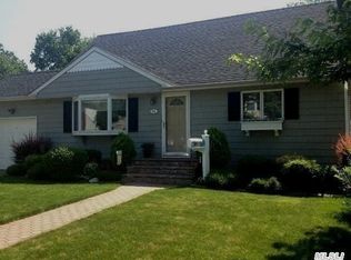 91 Elizabeth Dr, Bethpage, NY 11714