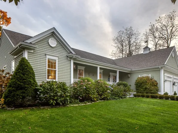6 Bay View Ave, Mattapoisett, MA 02739