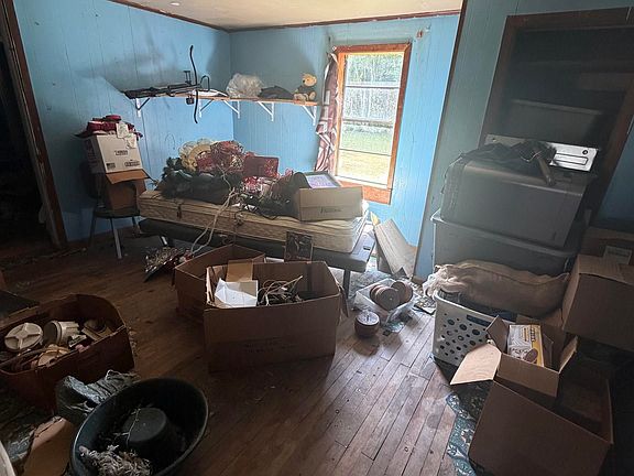 5th image of 226 E Elizabeth Ann St