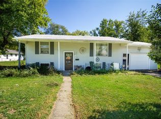 713 S 10th St, Marshall, IL 62441