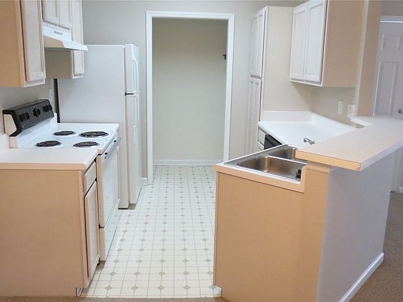 4th image of 1560 Wimbledon Dr APT 208