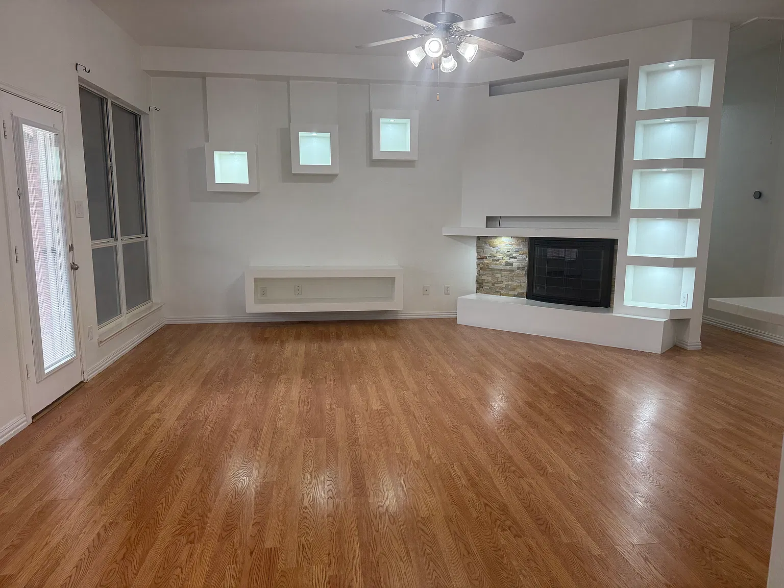 3 bed, 1829 sqft, $2,600 — Photo 3