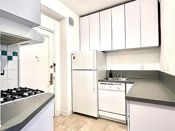 2nd image of 104 E 37th St APT 5C