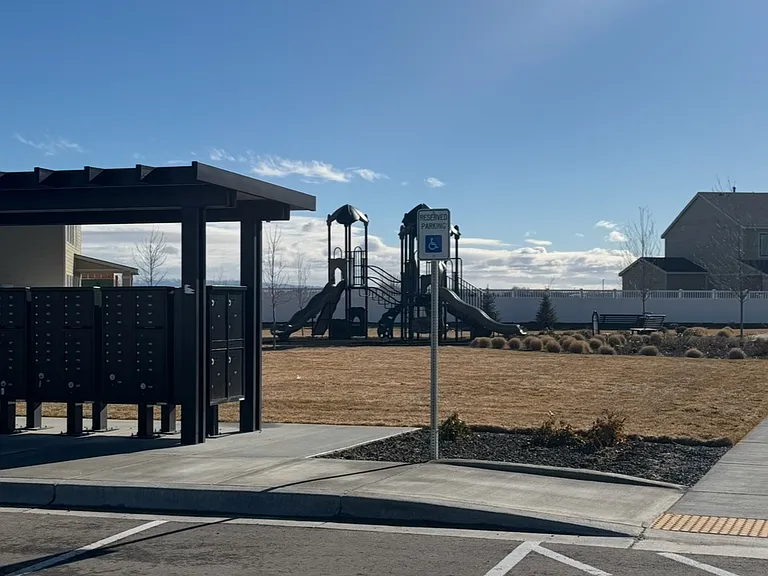 W Giantsbane Dr — Photo 11
