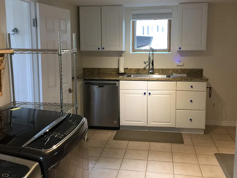 309 Cantril St #B — Photo 11