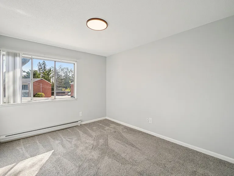 Independence Square Apartments — Photo 31