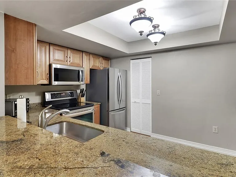 800 Meadowland Dr #H — Photo 6