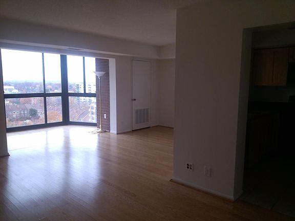 3rd image of 900 N Stafford St APT 1119
