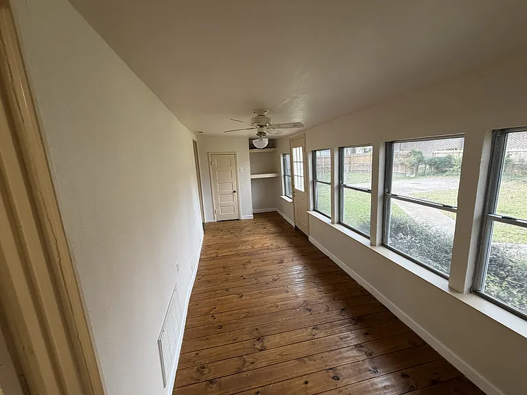 203 E Brin St — Photo 11