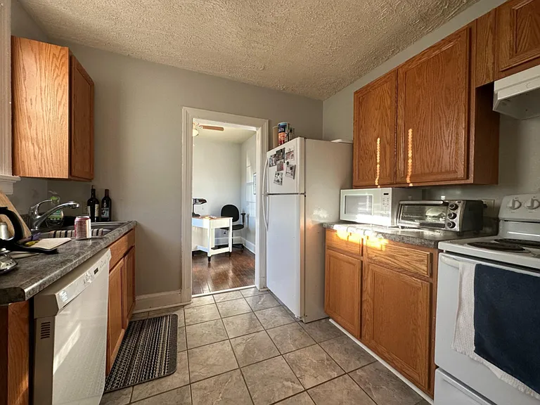 1320 Kenmore Ave #B — Photo 6