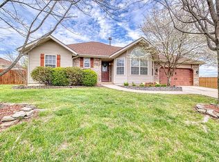 1811 S Casa Grande Ave, Springfield, MO 65802