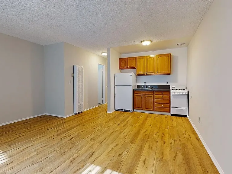 450 S Venice Blvd #6 — Photo 3