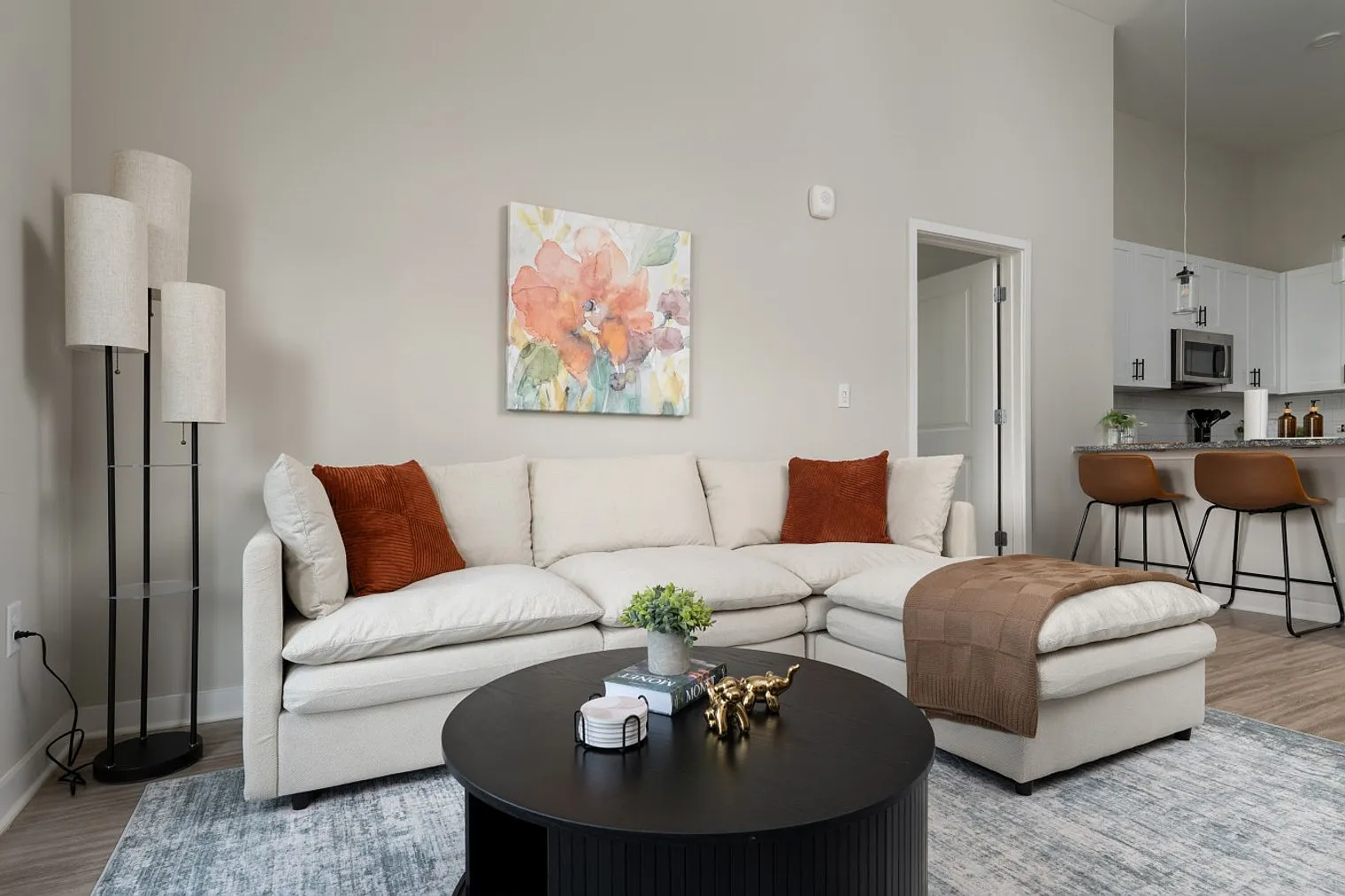 2 bed, 2.0 bath, 11786 sqft, $8,661 — Photo 3