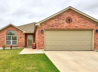 405 Summerside Ave, Lockhart, TX 78644