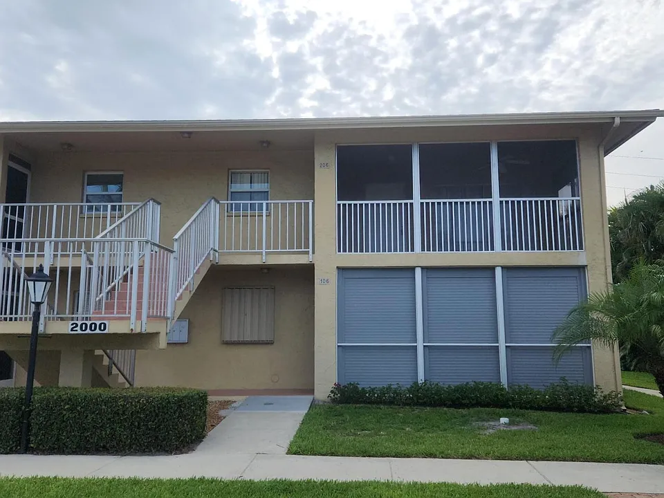 2000 Alamanda Dr #206
