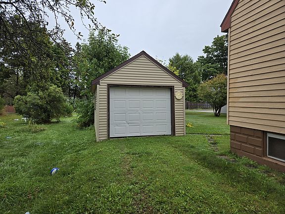4th image of 1117 John St