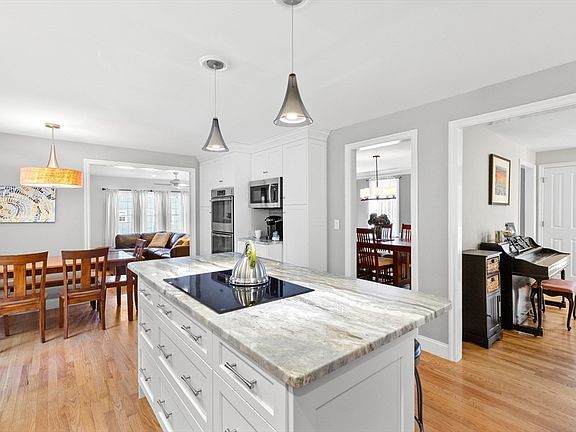 5th image of 4 Davis Ln