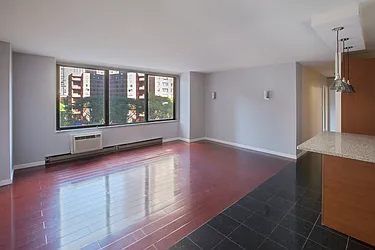 1641 Third Avenue, #4G