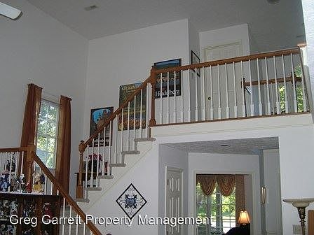 5th image of 102 Gorham Ct