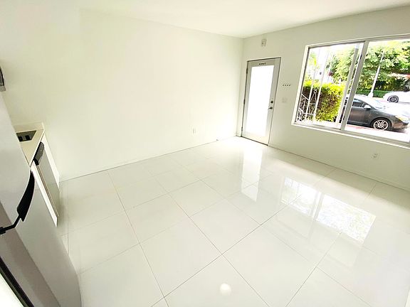 4th image of 801 15th St APT 102