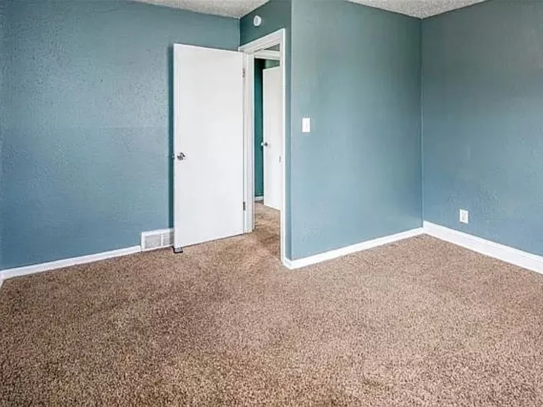 5011 Brooklyn Ave — Photo 10