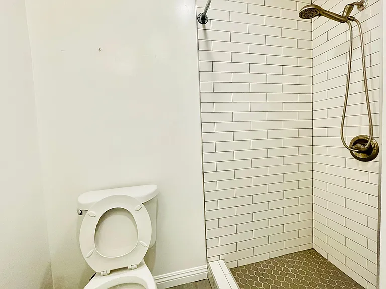 142 E Morgan St #B — Photo 7