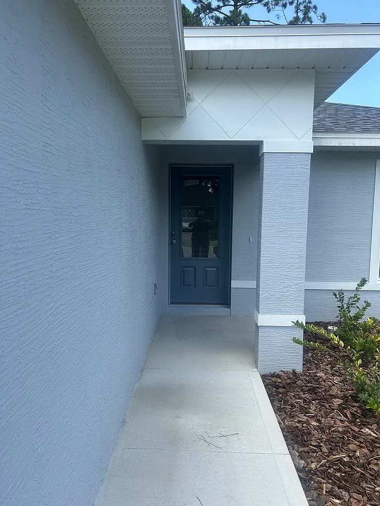 3 bed, 1200 sqft, $1,800 — Photo 1