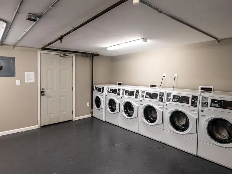 1750 N Green St #21 — Photo 10
