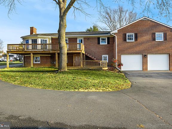 2nd image of 105 Cambridge Pl