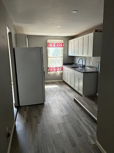 166 5th St #4 Photo 1