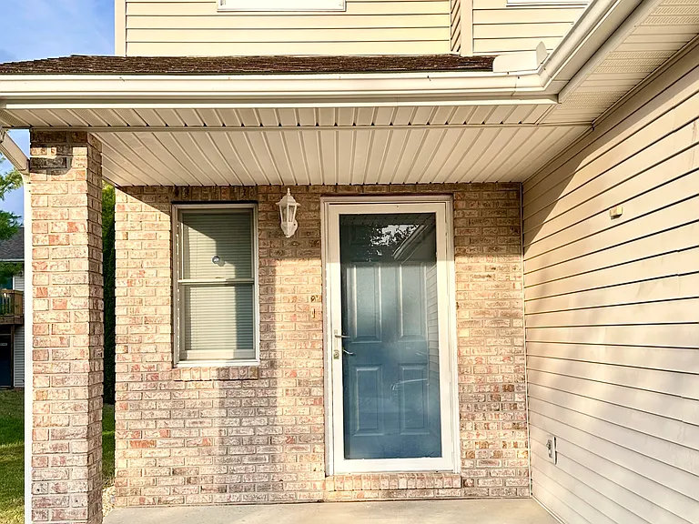 1906 Vladimir Dr — Photo 3