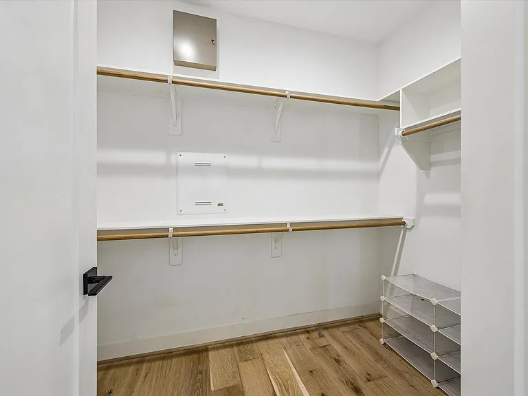 921 W 21st St — Photo 19