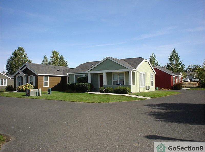 1st image of 1273 SE Creekside Dr