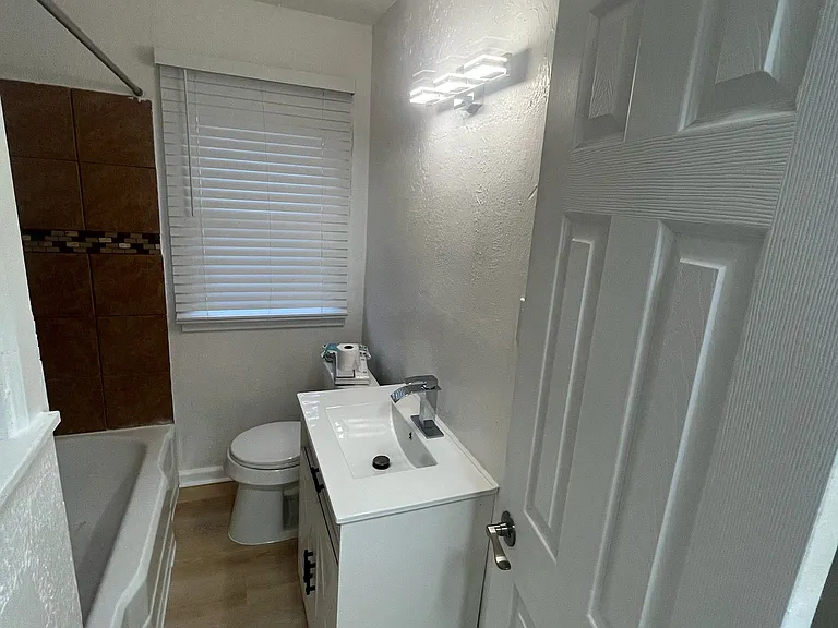 725 Eubanks — Photo 15