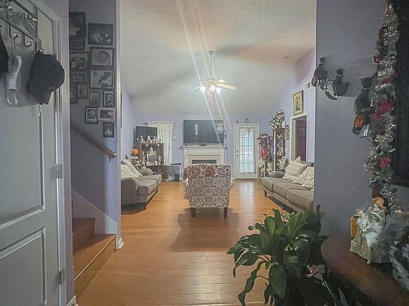 3rd image of 300 Cherry Dr