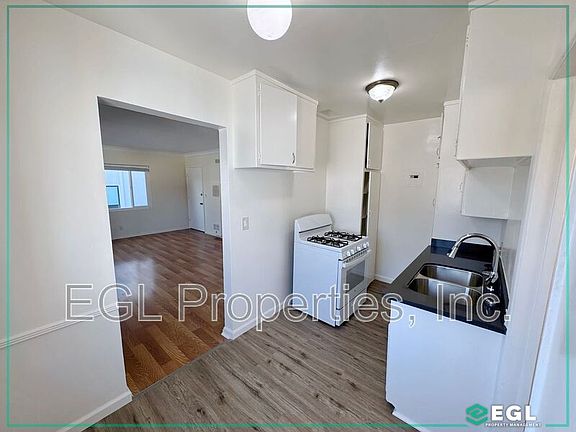 3rd image of 722 S Wilton Pl Unit 8