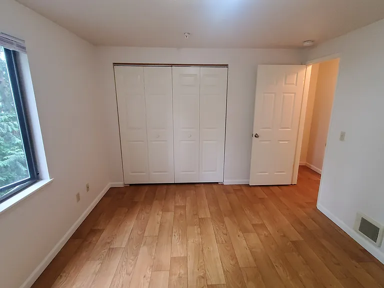 Portage Bay Apartments — Photo 23