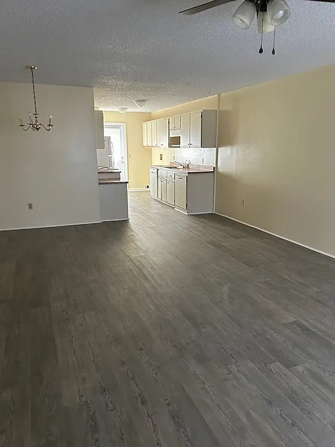 3 bed, 2.0 bath, $1,400 — Photo 2