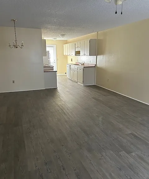 423 E Rosewood Ln — Photo 2