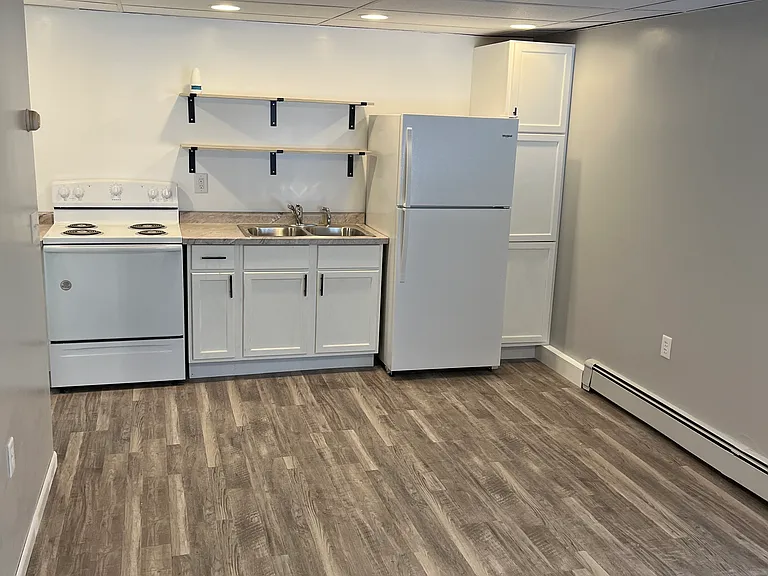 8 W Broad St #1 — Photo 3